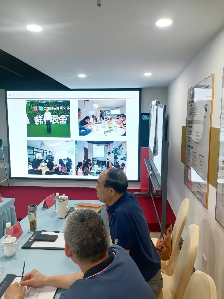 《金融、营销、投资》座谈会